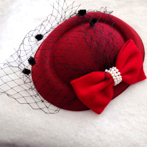 Huntington Farms Accessories Red Pillbox Hat That Has Black